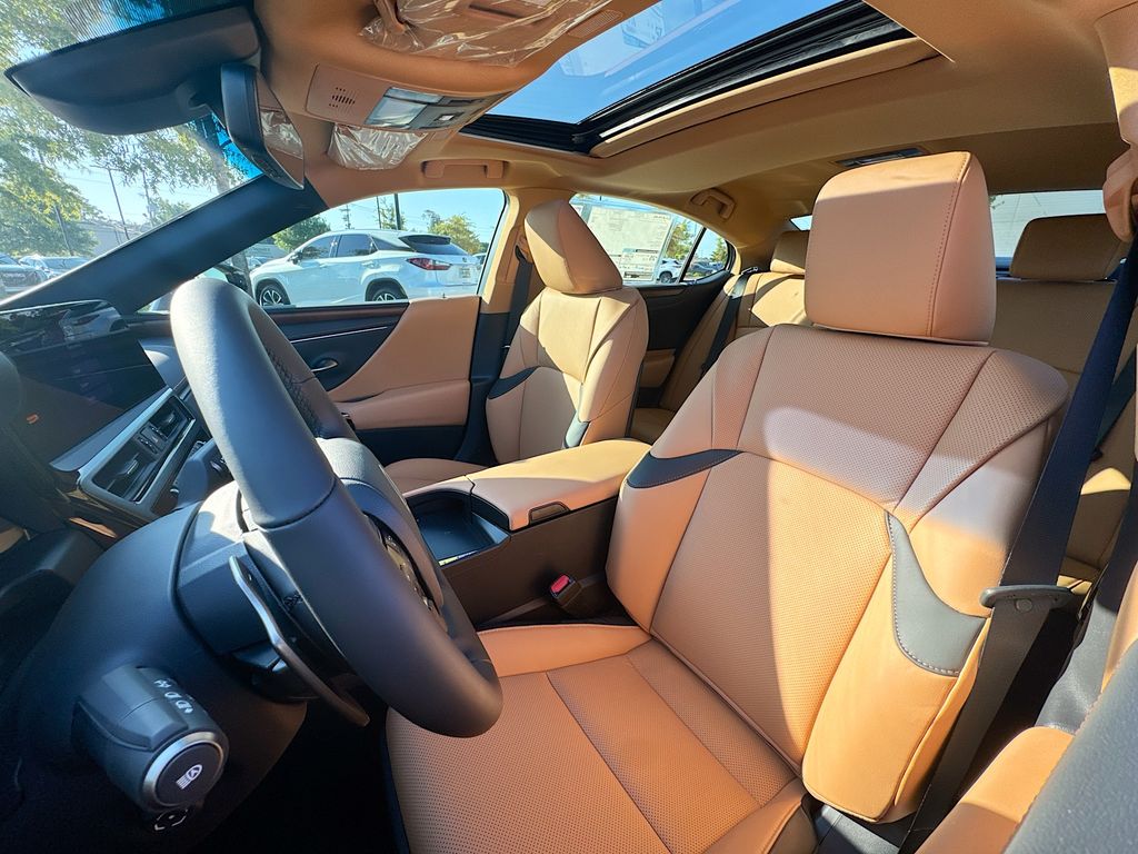 2025 Lexus ES 350 photo 10
