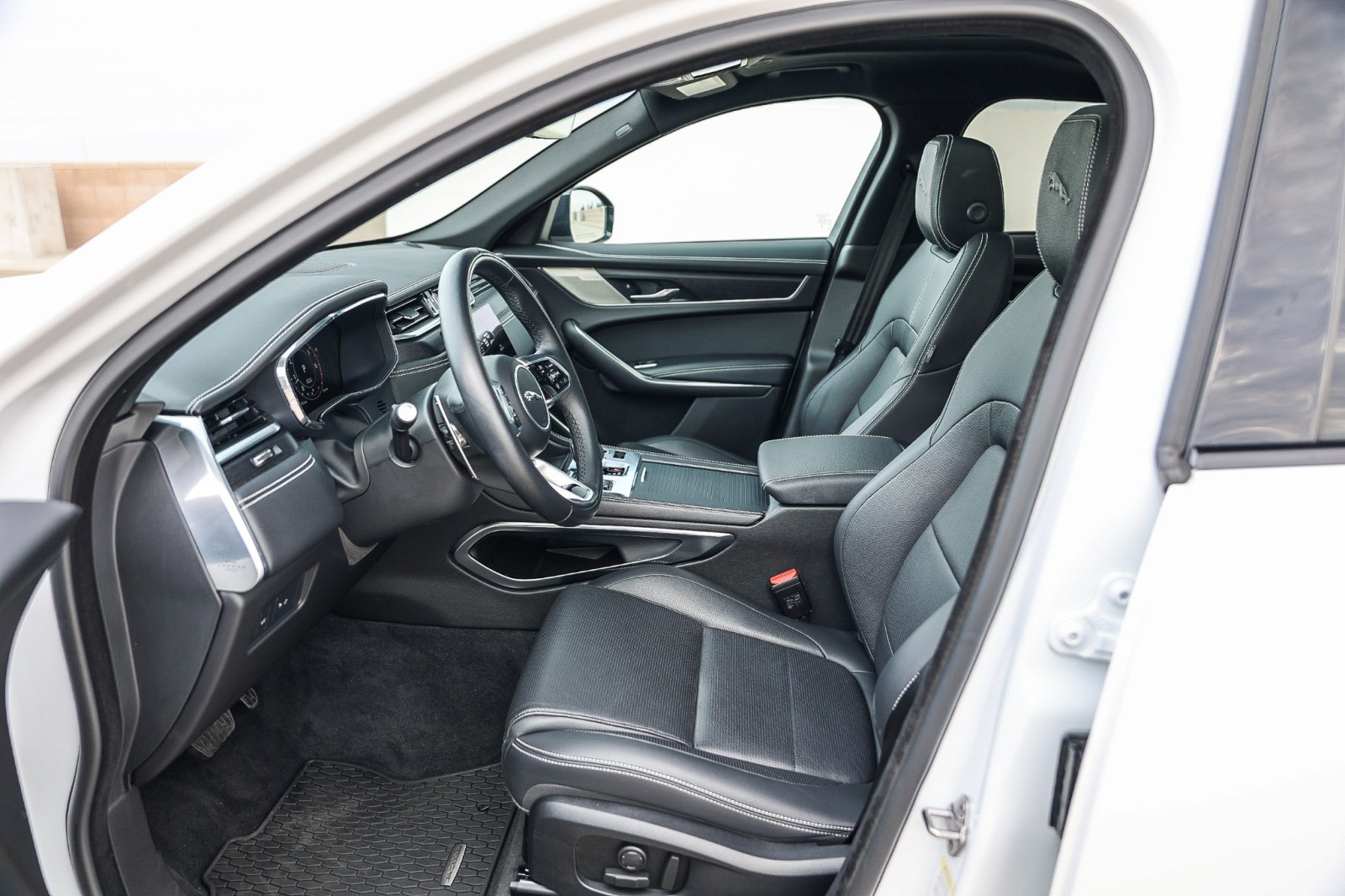 2024 Jaguar F-PACE P250 R-Dynamic S photo 17