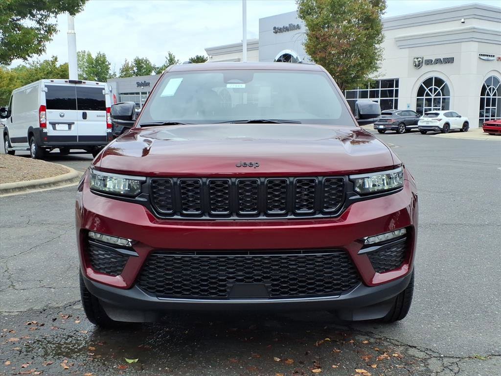 2025 Jeep Grand Cherokee Limited photo 2