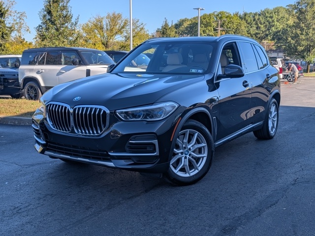 2022 BMW X5 45e's photo