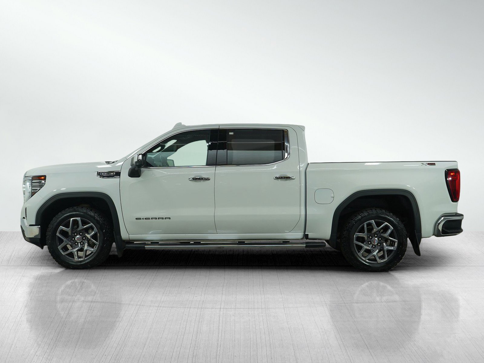 Used 2023 GMC Sierra 1500 SLT with VIN 3GTUUDED6PG118570 for sale in White Bear Lake, Minnesota