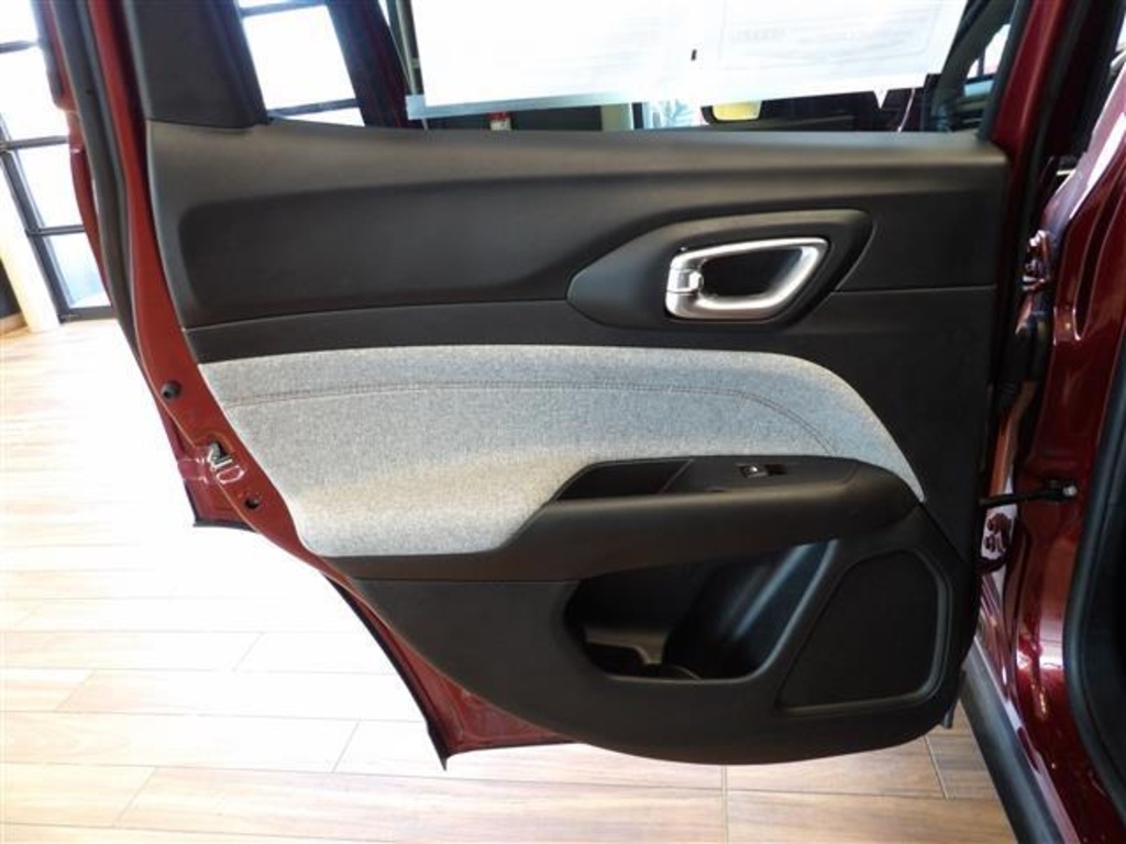 2022 Jeep Compass Latitude Lux photo 19
