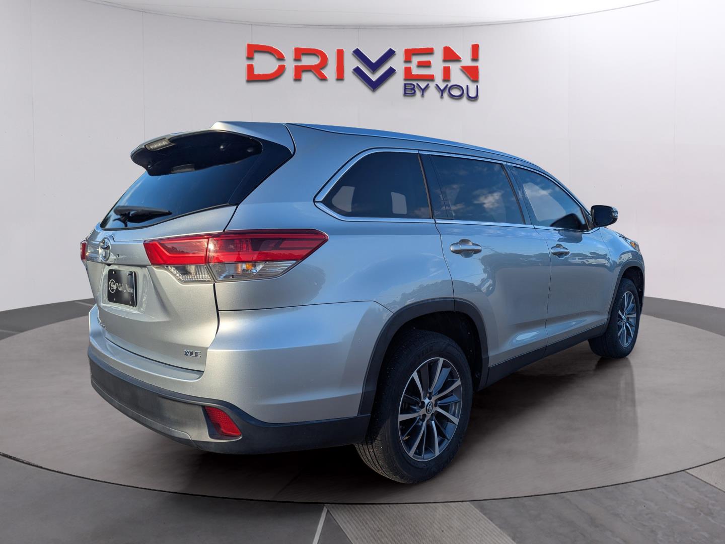 2019 Toyota Highlander SE photo 4