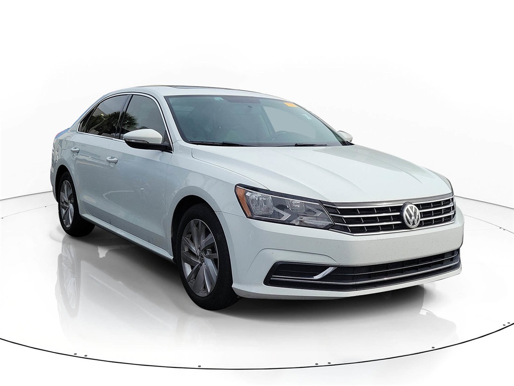 2018 Volkswagen Passat SE's photo