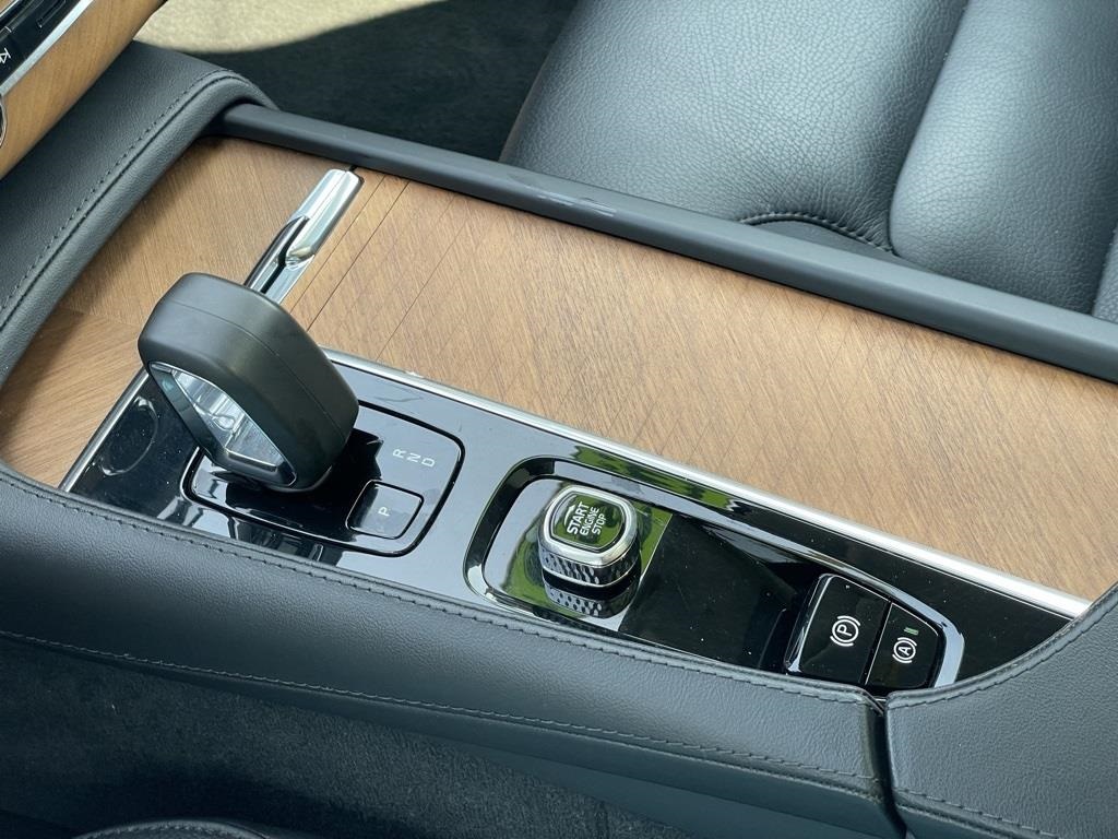 2023 Volvo XC90 Plus photo 22