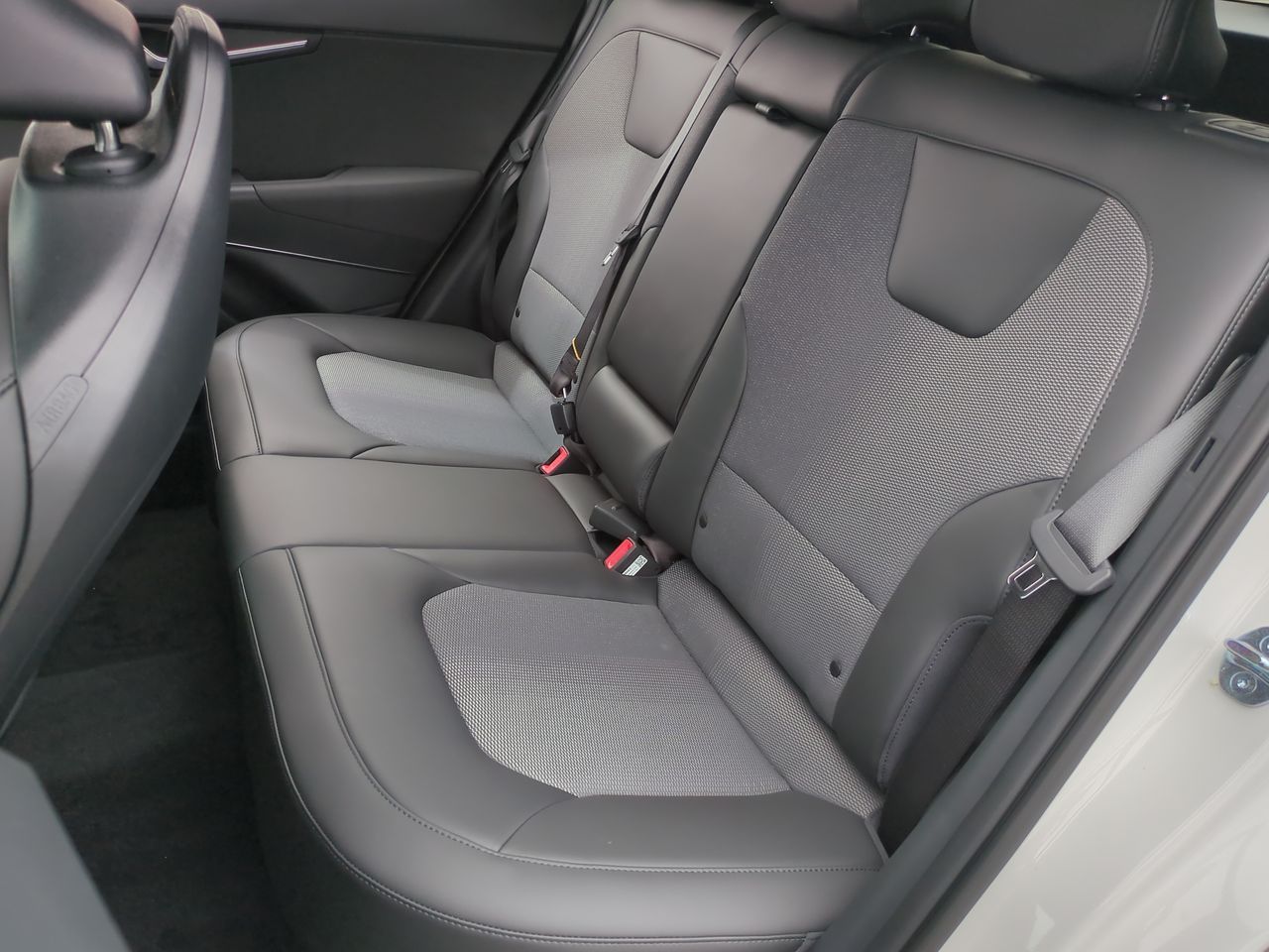 2025 Kia Niro EX photo 19