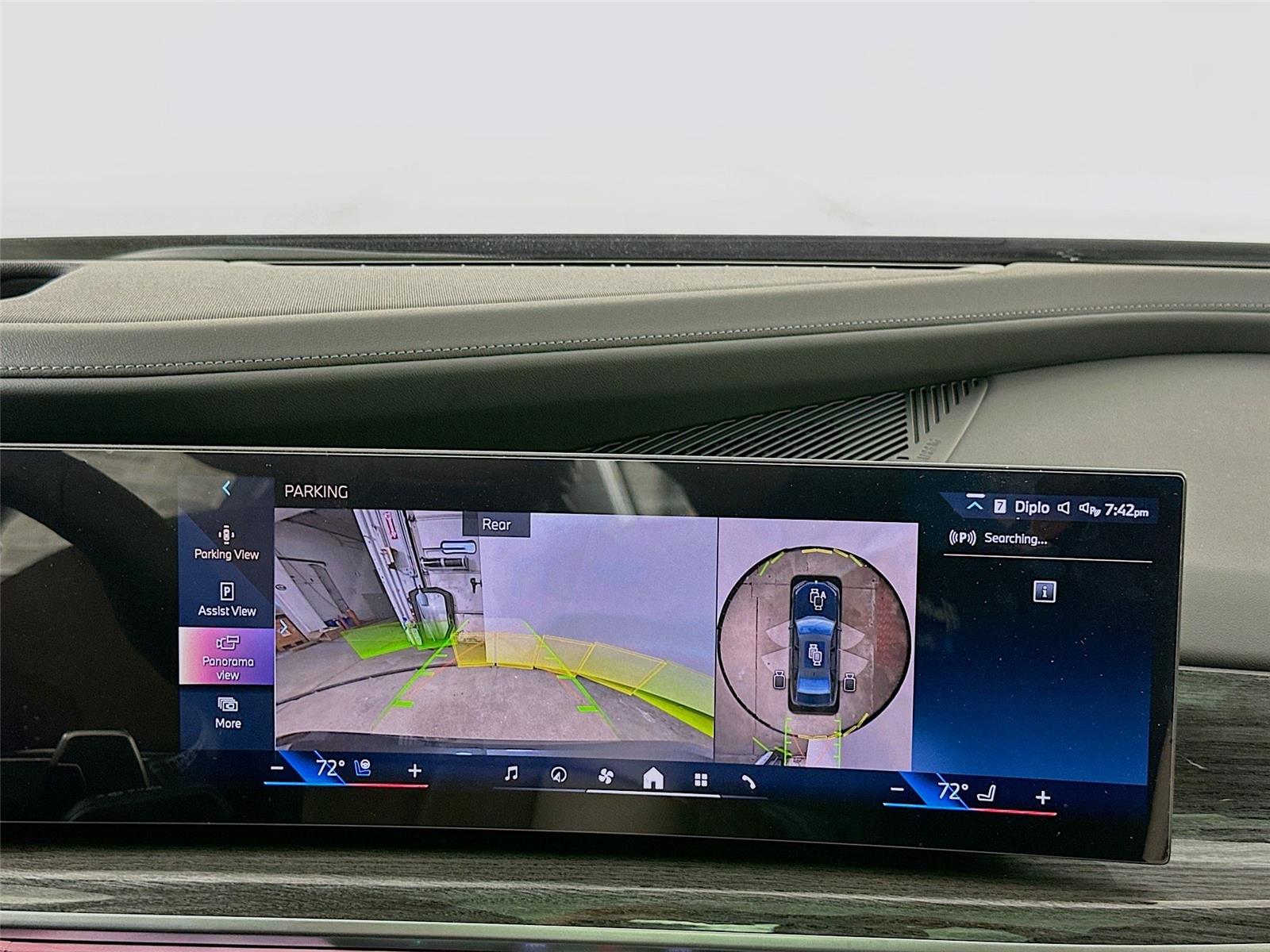 2026 Bmw 750e photo 12