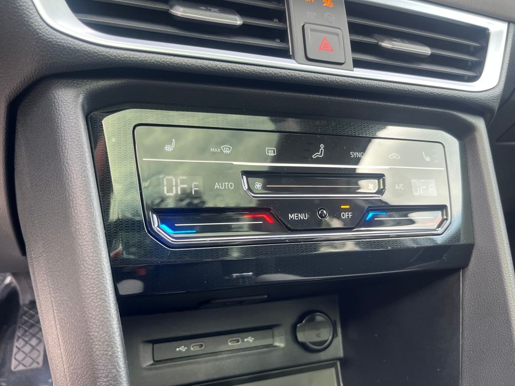 2025 Volkswagen Taos SE photo 14
