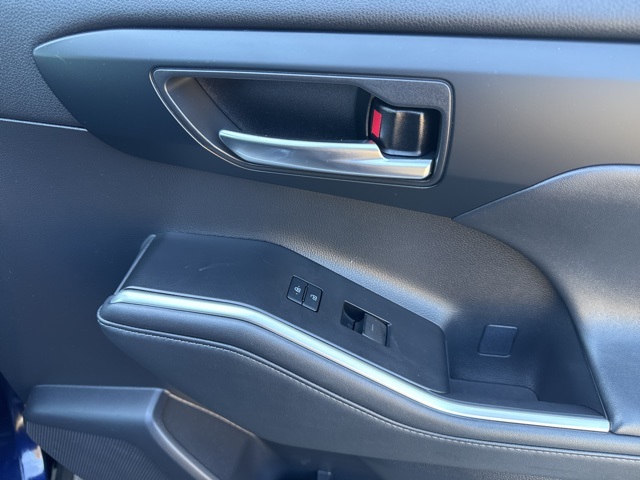 2021 Toyota Highlander XLE photo 13