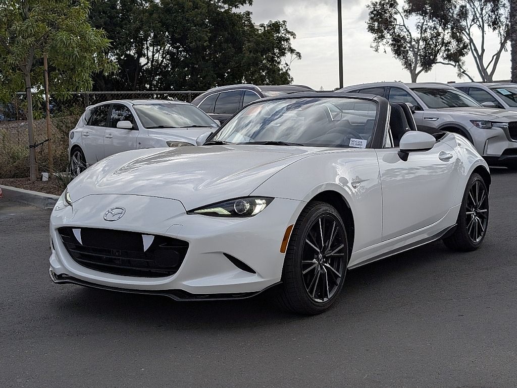 2024 Mazda MX-5 Miata Miata Grand Touring photo 3