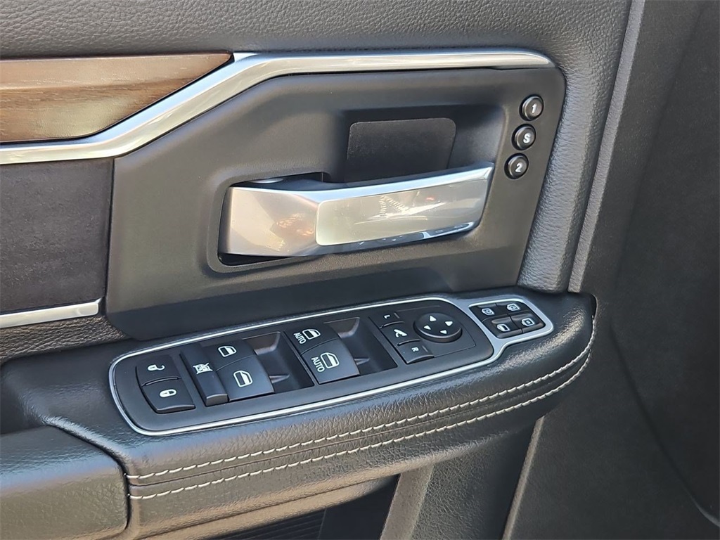 2024 Ram 2500 Laramie photo 9
