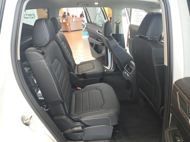 2025 Volkswagen Atlas SEL photo 15