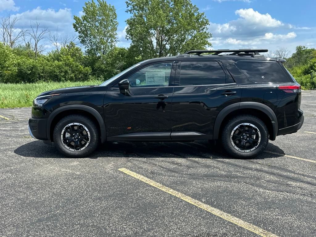 2025 Nissan Pathfinder Rock Creek photo 2