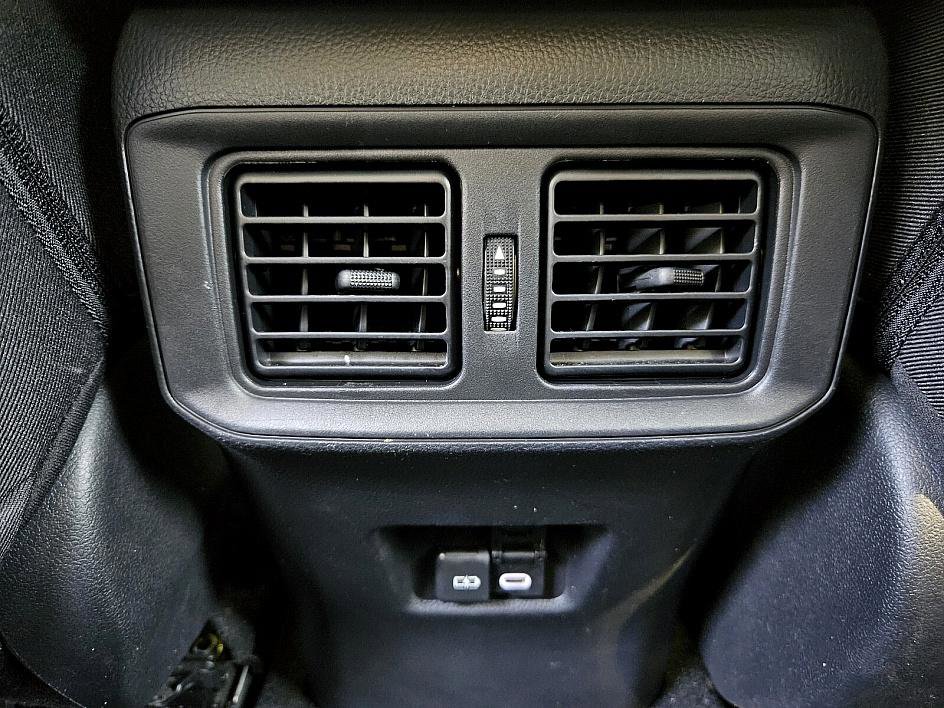 2024 Toyota RAV4 Hybrid XLE photo 9