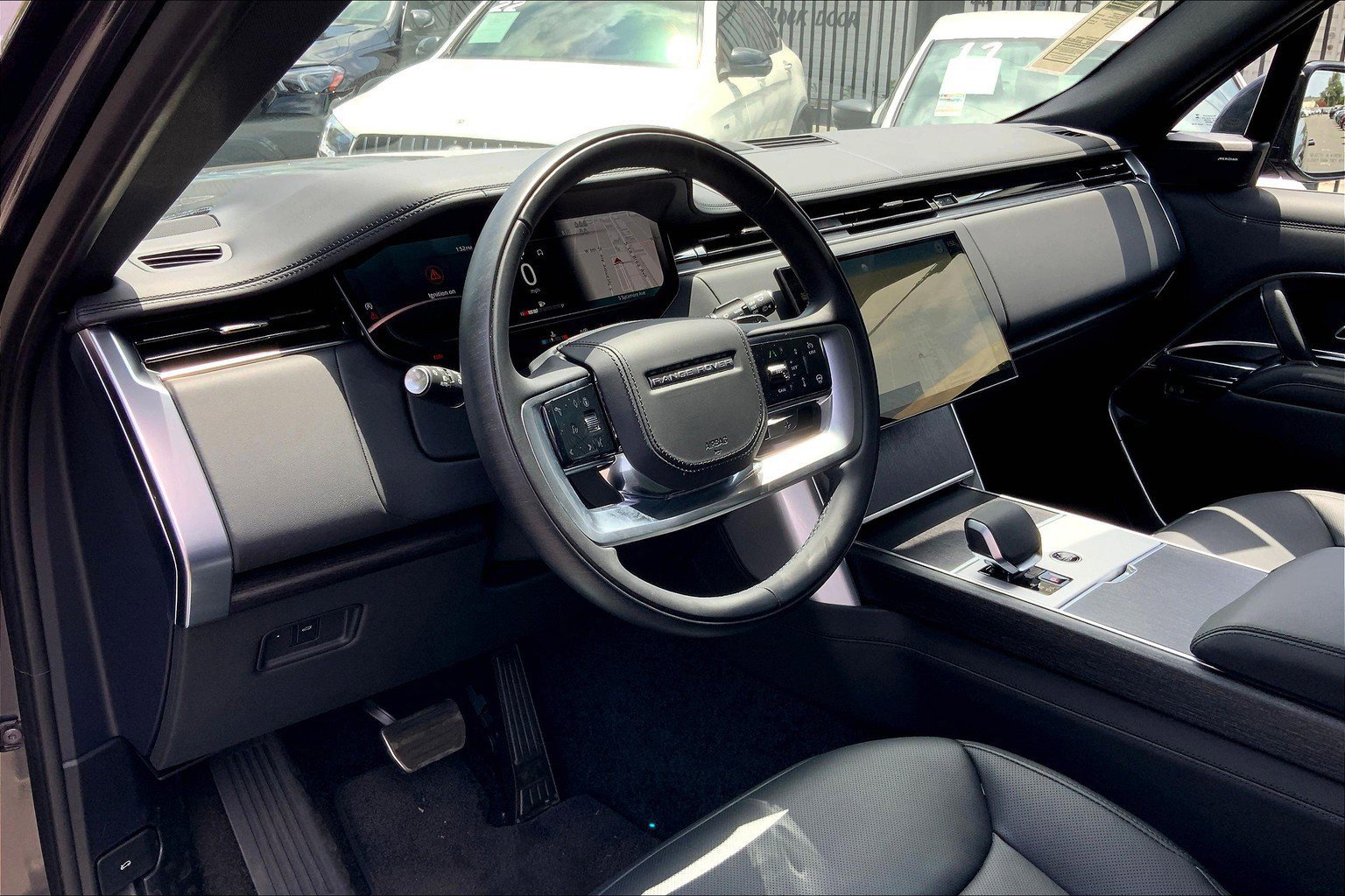 2025 Land Rover Range Rover SE photo 2