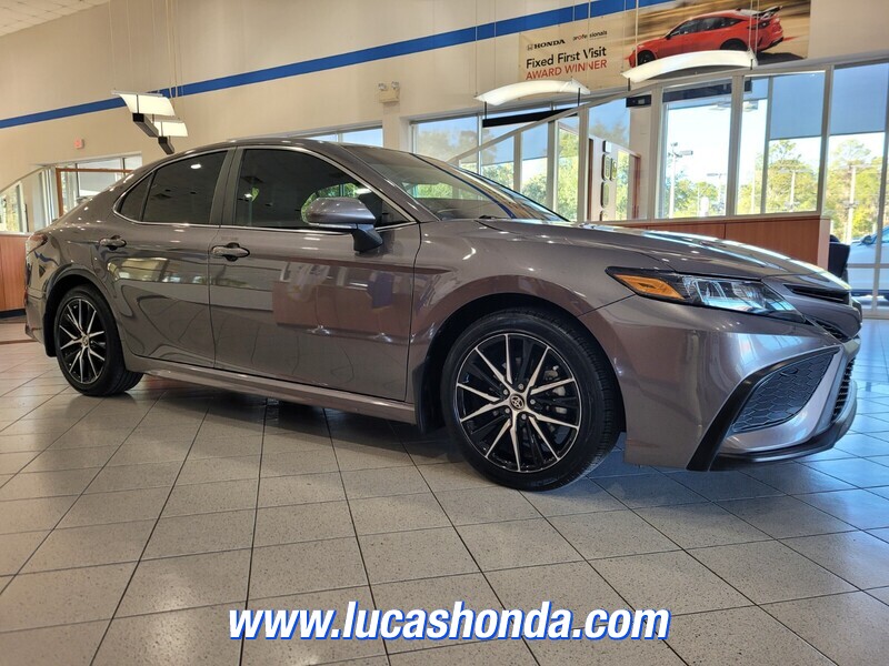 2024 Toyota Camry SE photo 3