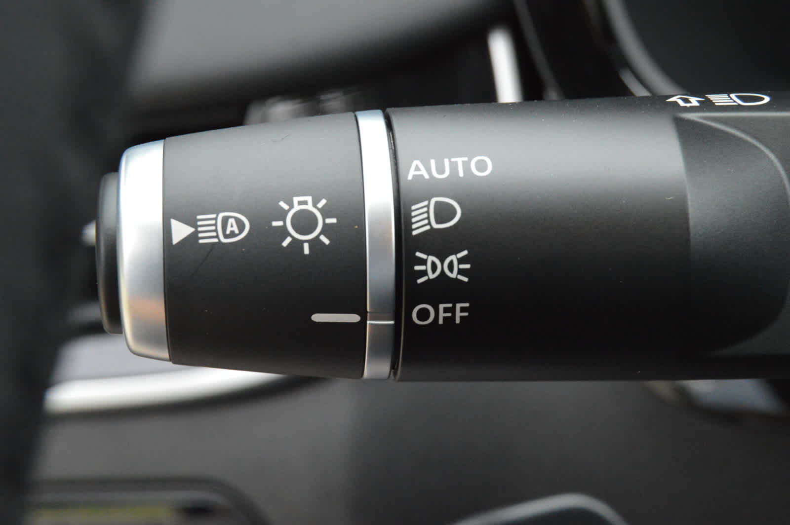 New 2025 Mineral Black INFINITI LUXE image 18