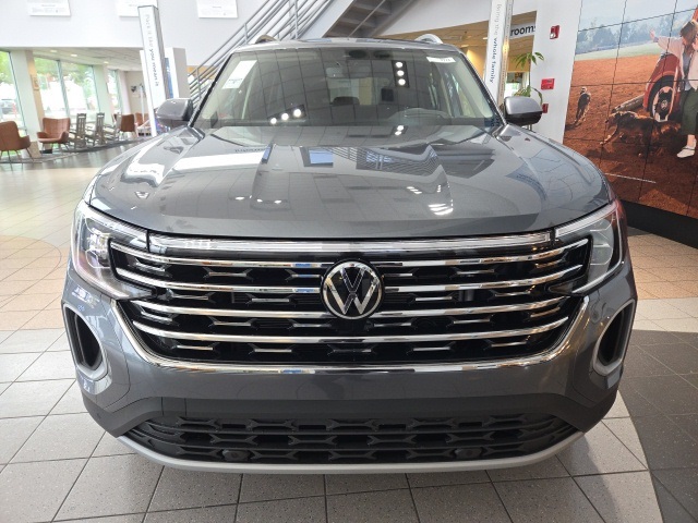 2025 Volkswagen Atlas SEL photo 2