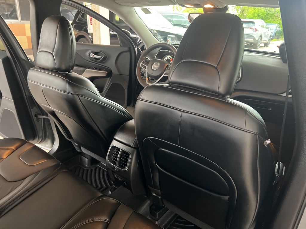 2022 Jeep Cherokee Latitude Lux photo 16