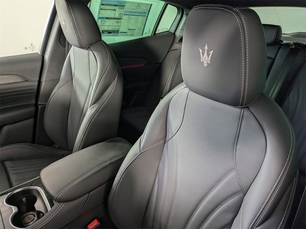 2025 Maserati Grecale photo 11