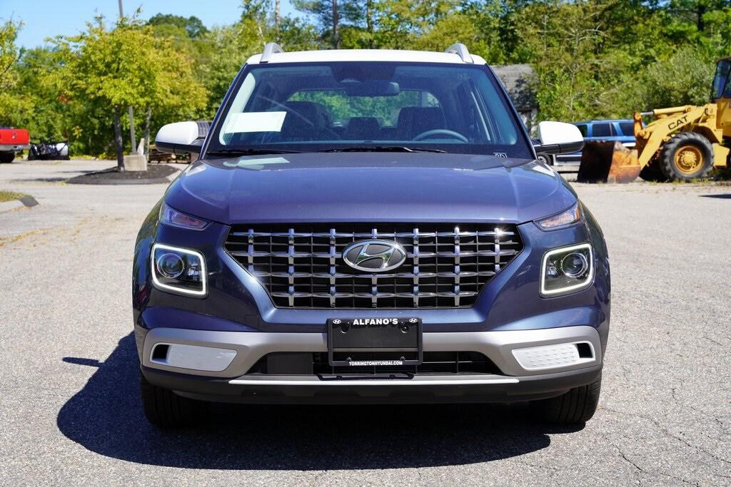 2025 Hyundai Venue Limited photo 2