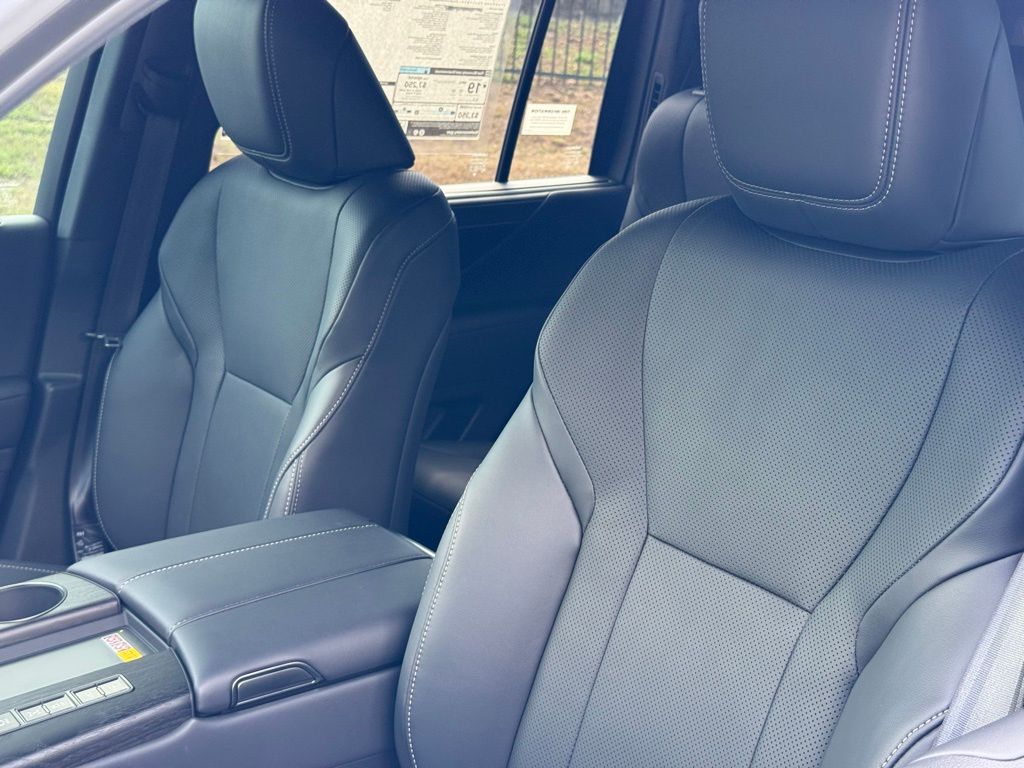 2025 Lexus LX 600 Luxury photo 14