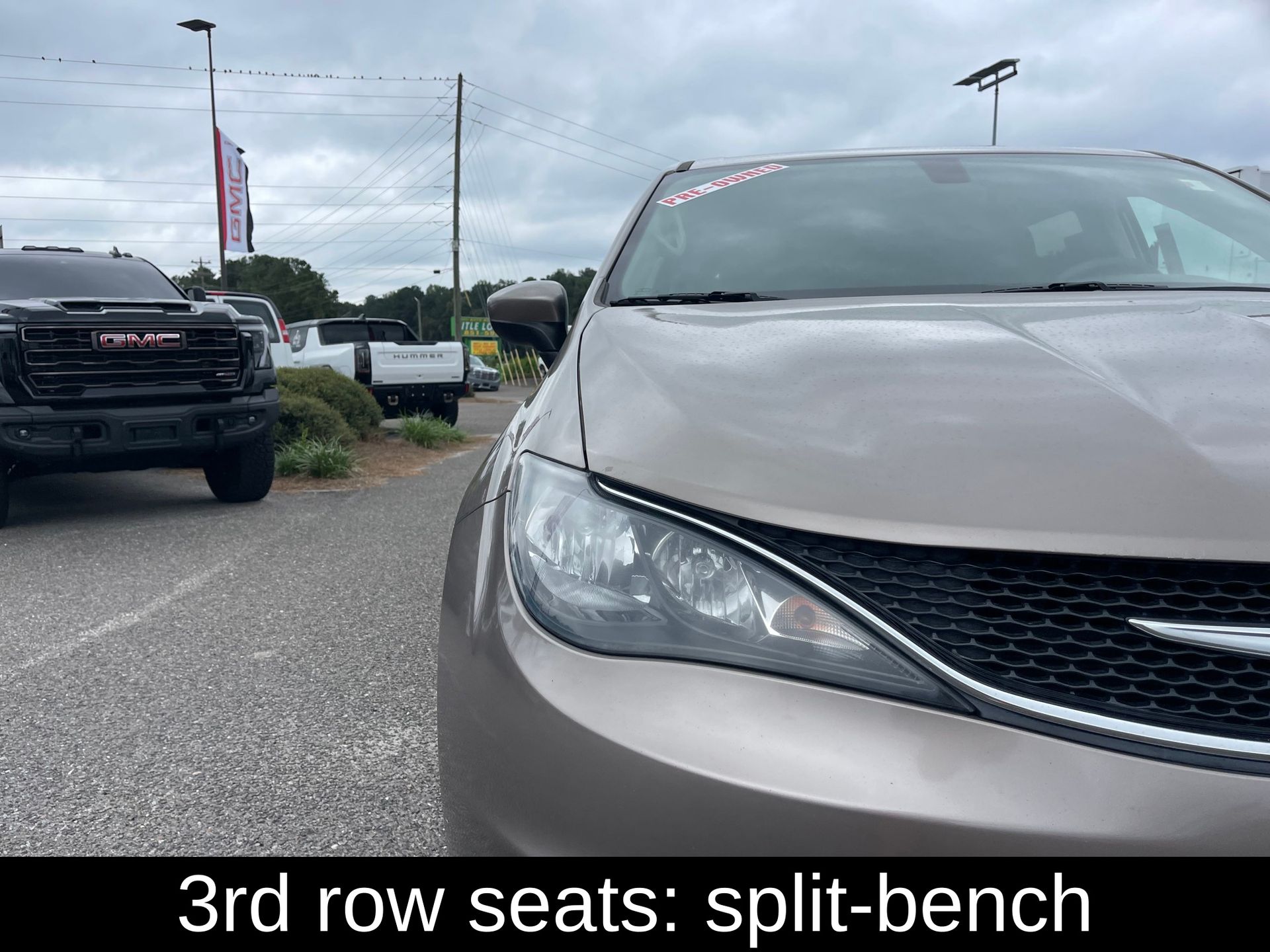 2017 Chrysler Pacifica Touring photo 3