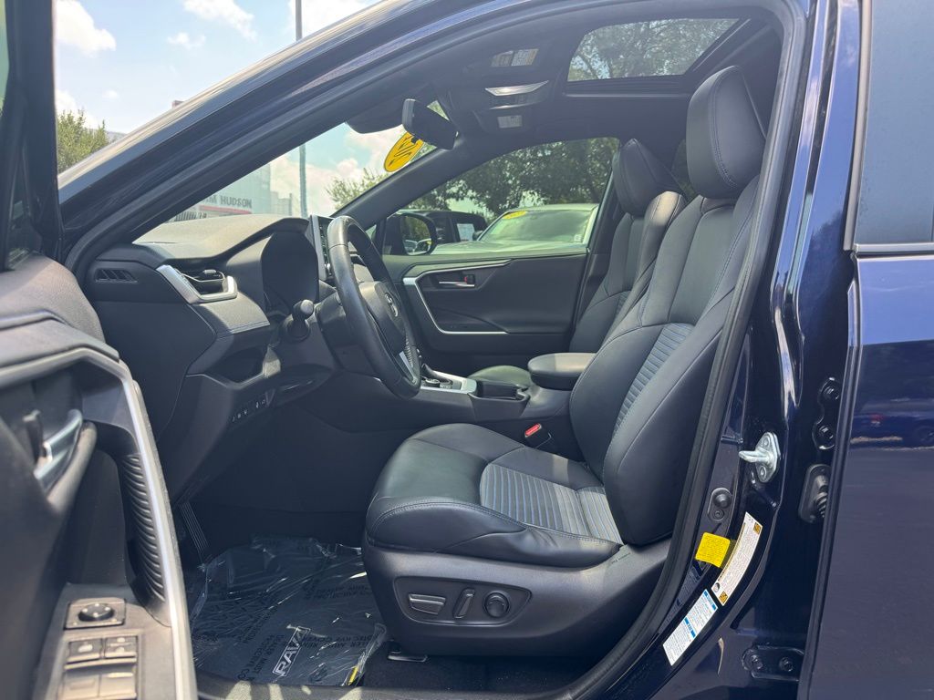 2021 Toyota RAV4 Hybrid XSE photo 19