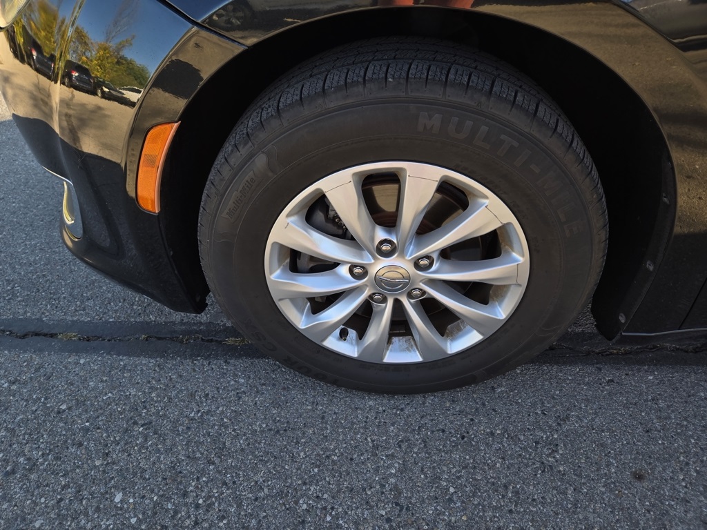 2018 Chrysler Pacifica Touring L photo 11
