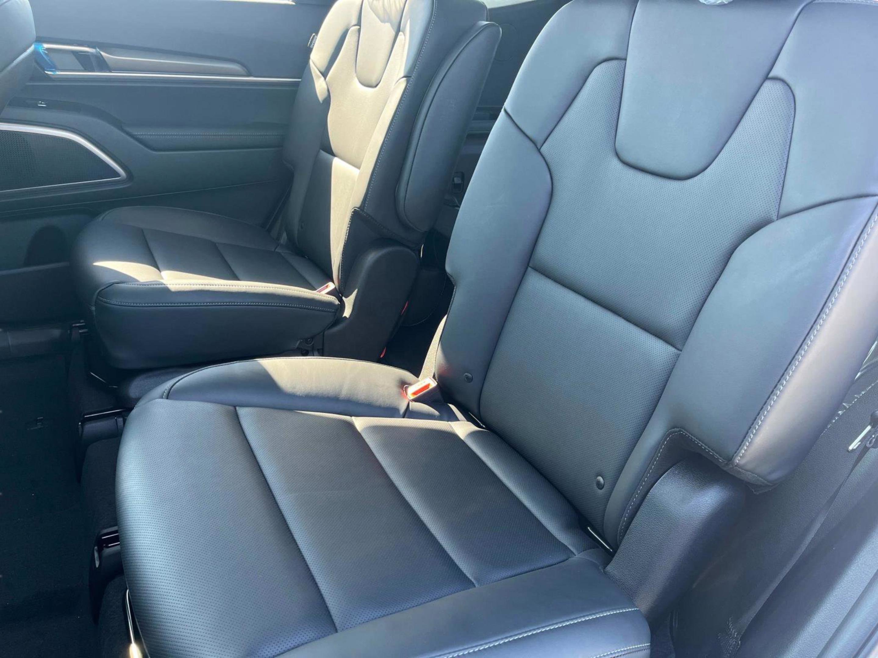 2025 Kia Telluride S photo 19