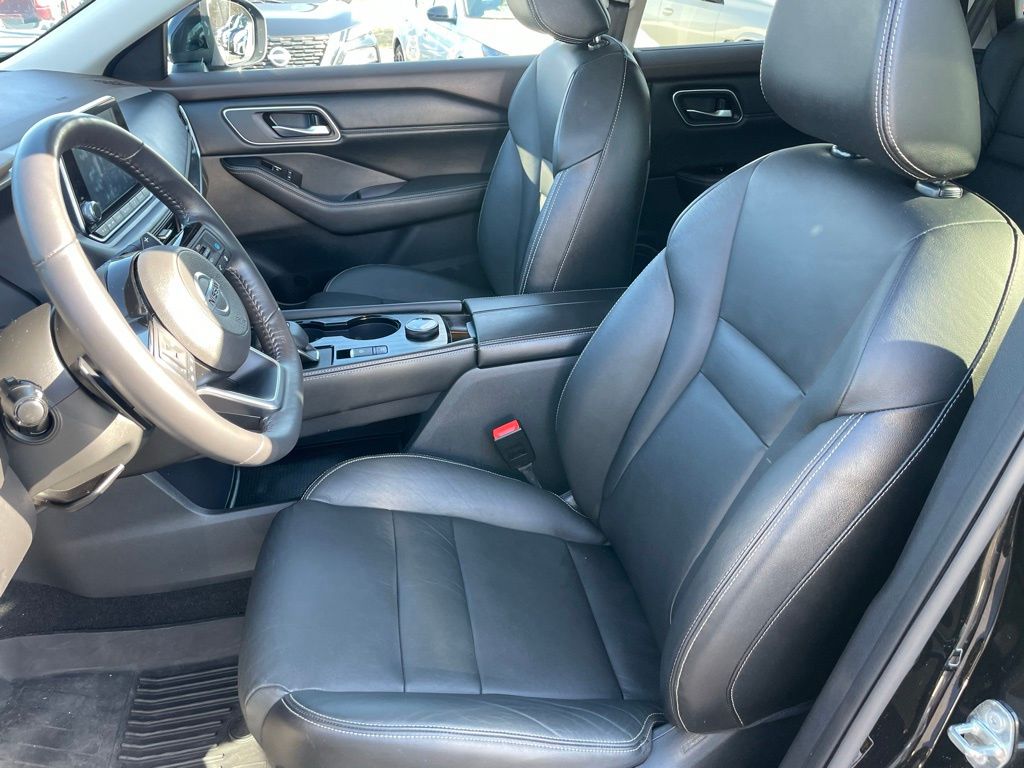 2023 Nissan Rogue SL photo 3