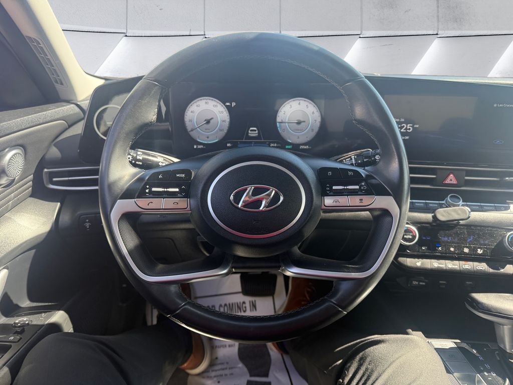 2023 Hyundai Elantra SEL photo 9