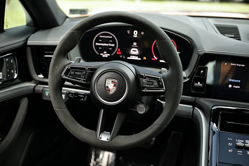 2025 Porsche Panamera 4 photo 31