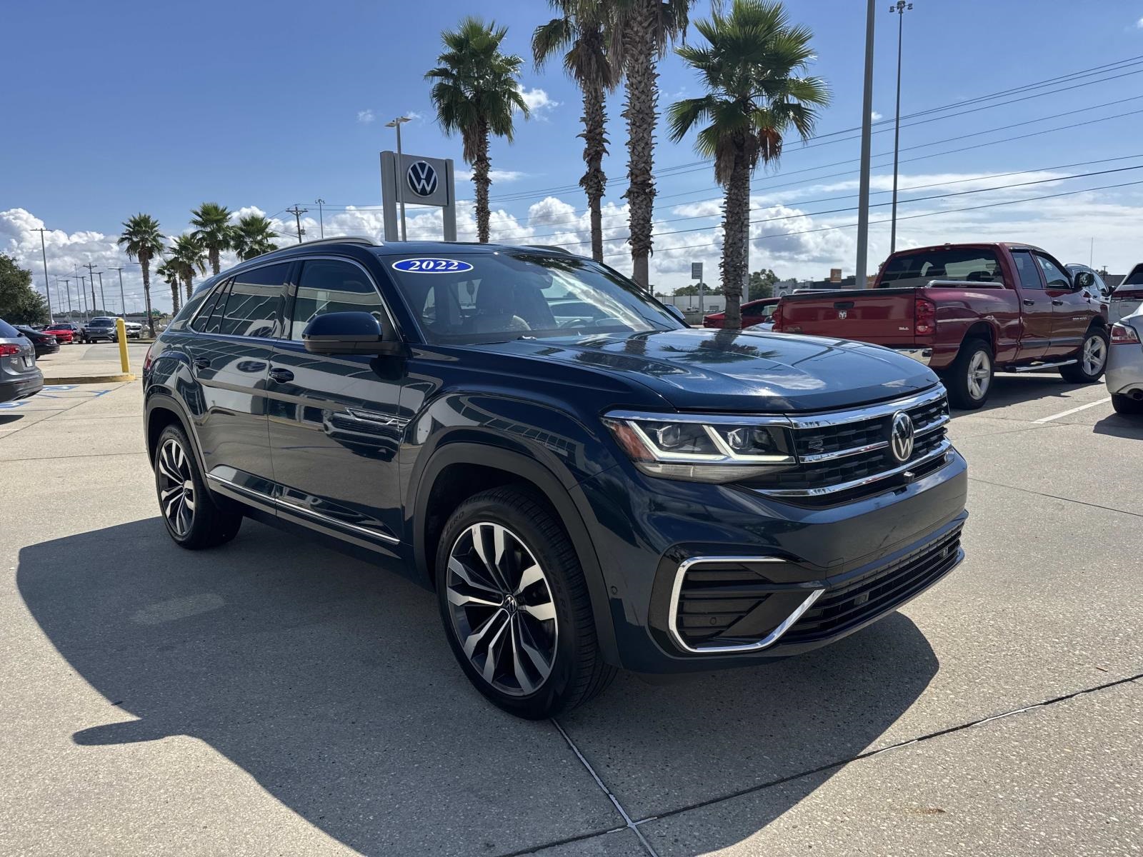 2022 Volkswagen Atlas Cross Sport V6 SEL Premium R-Line photo 2