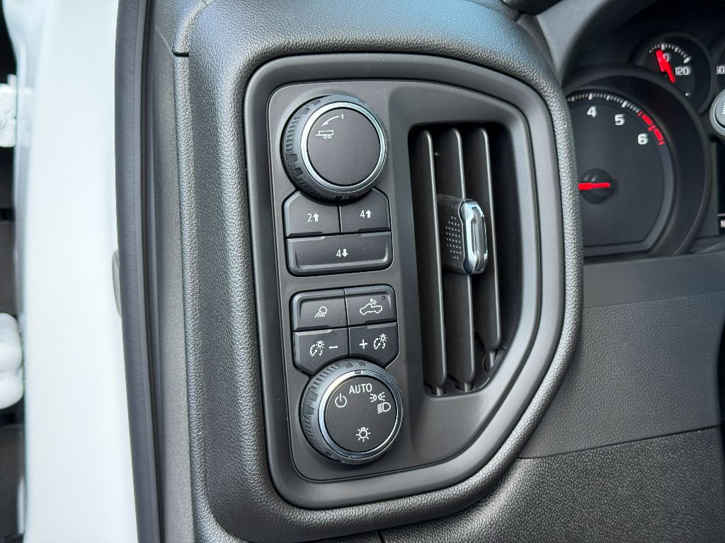2025 Chevrolet Silverado 2500HD Custom photo 20