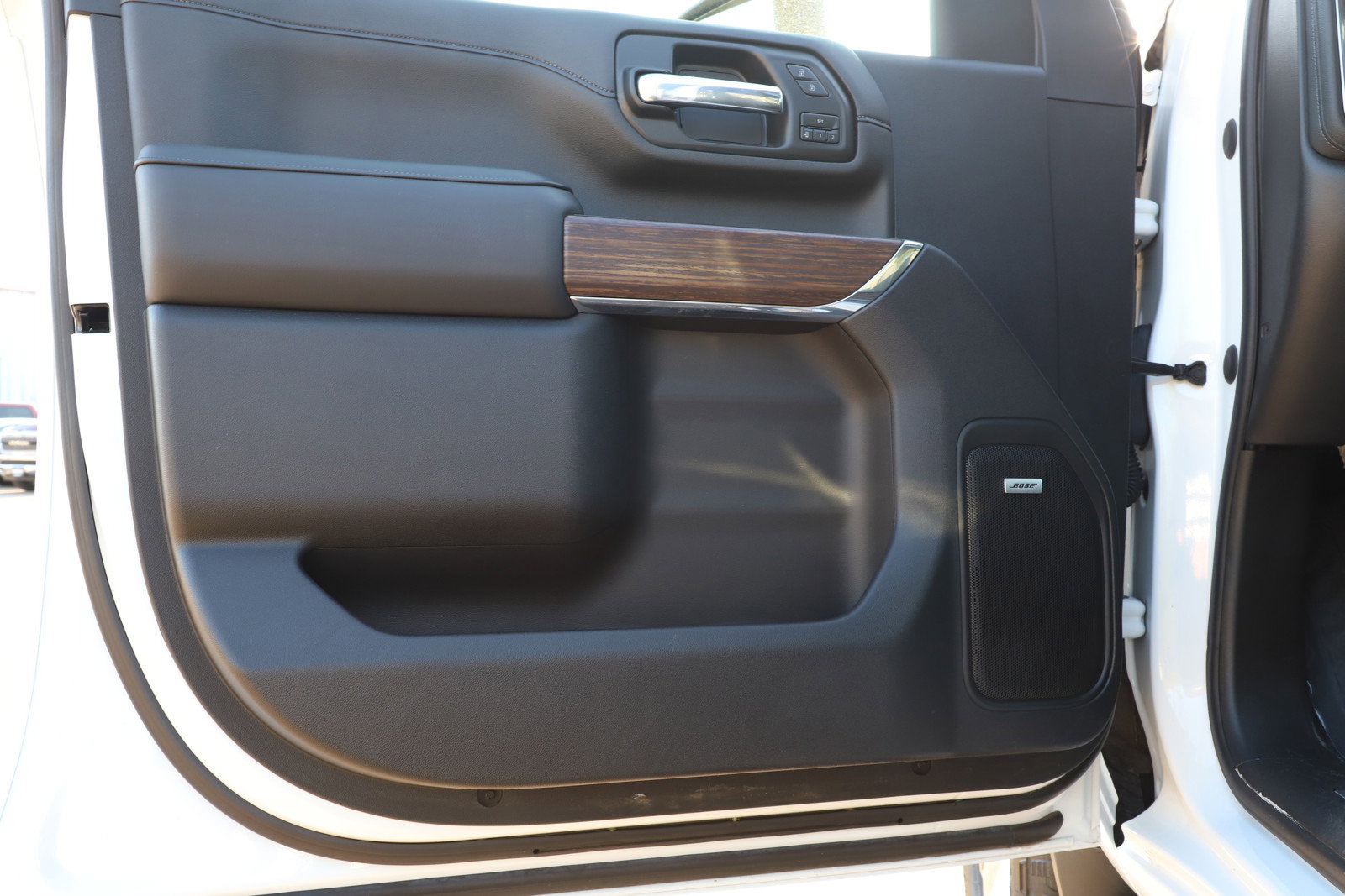 2022 Chevrolet Silverado High Country photo 16