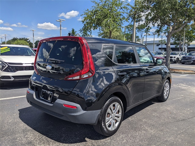 2020 Kia Soul LX photo 2