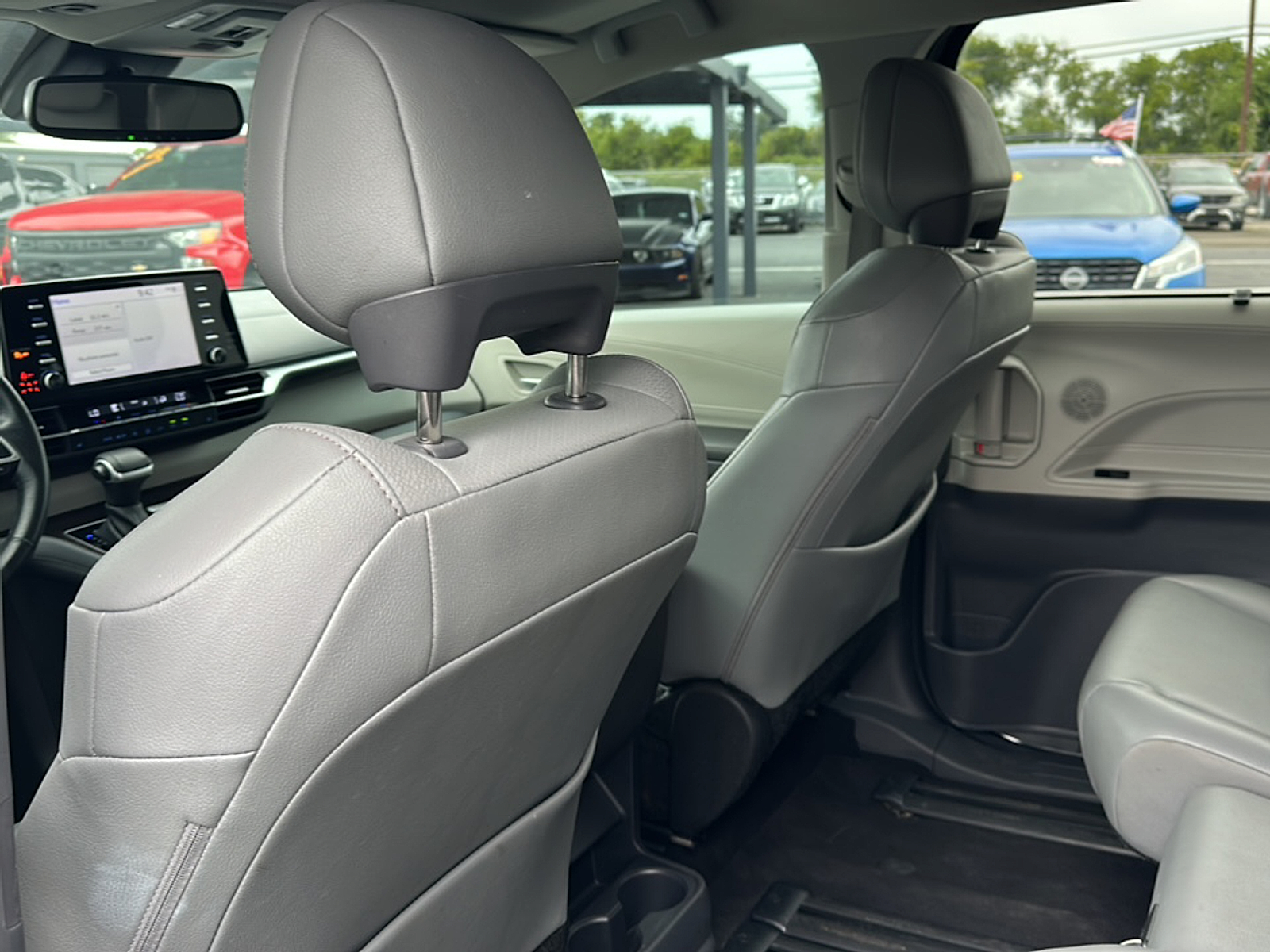 2024 Toyota Sienna XLE photo 9