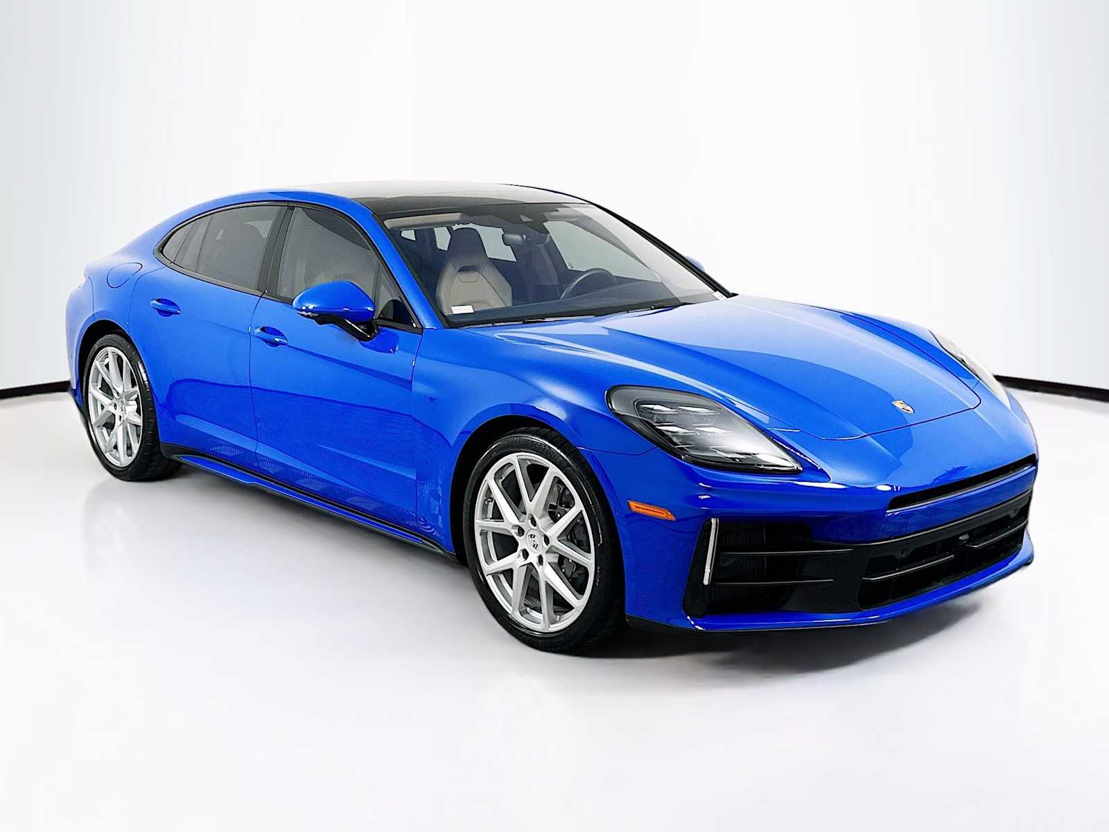 2025 Porsche Panamera photo 7