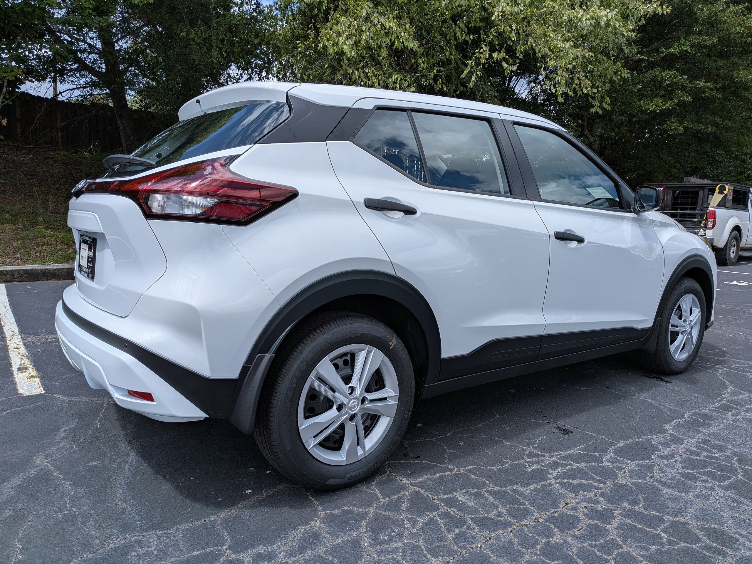 2025 Nissan Kicks Play S photo 3