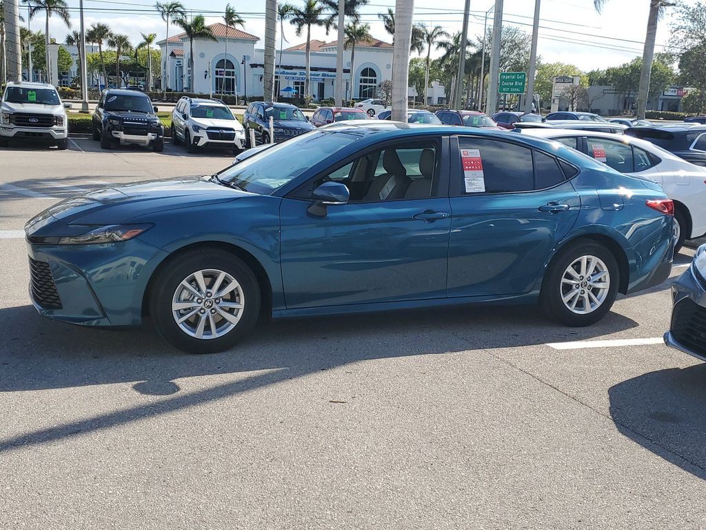 2025 Toyota Camry LE photo 8