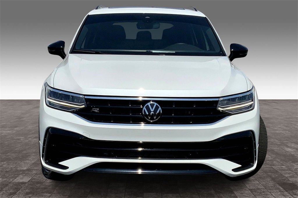 2024 Volkswagen Tiguan SE R-Line Black photo 3