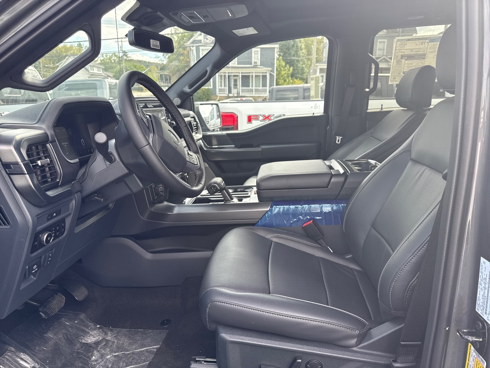 2025 Ford F-150 Lariat photo 11