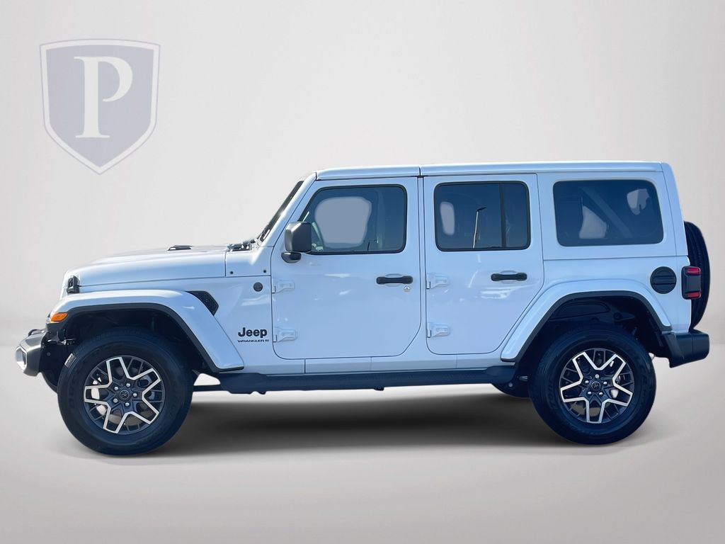 2025 Jeep Wrangler Sahara photo 4