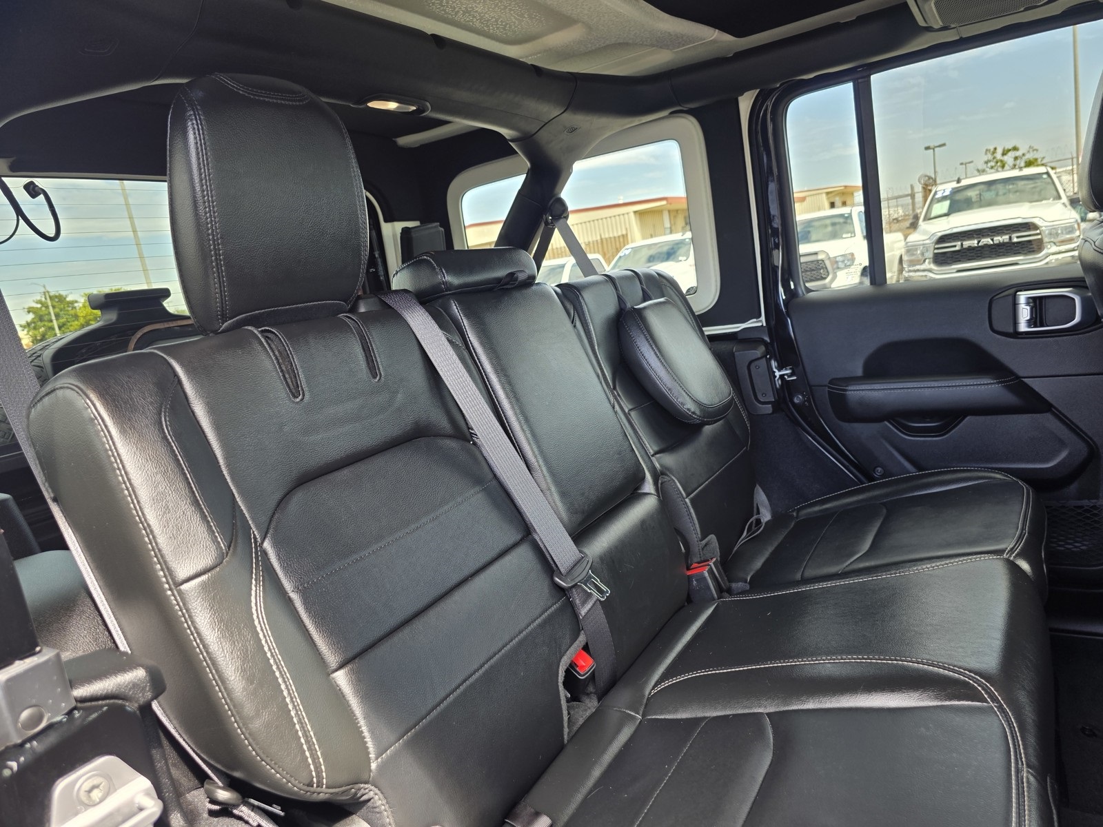 2022 Jeep Wrangler Unlimited Sahara 4xe photo 15