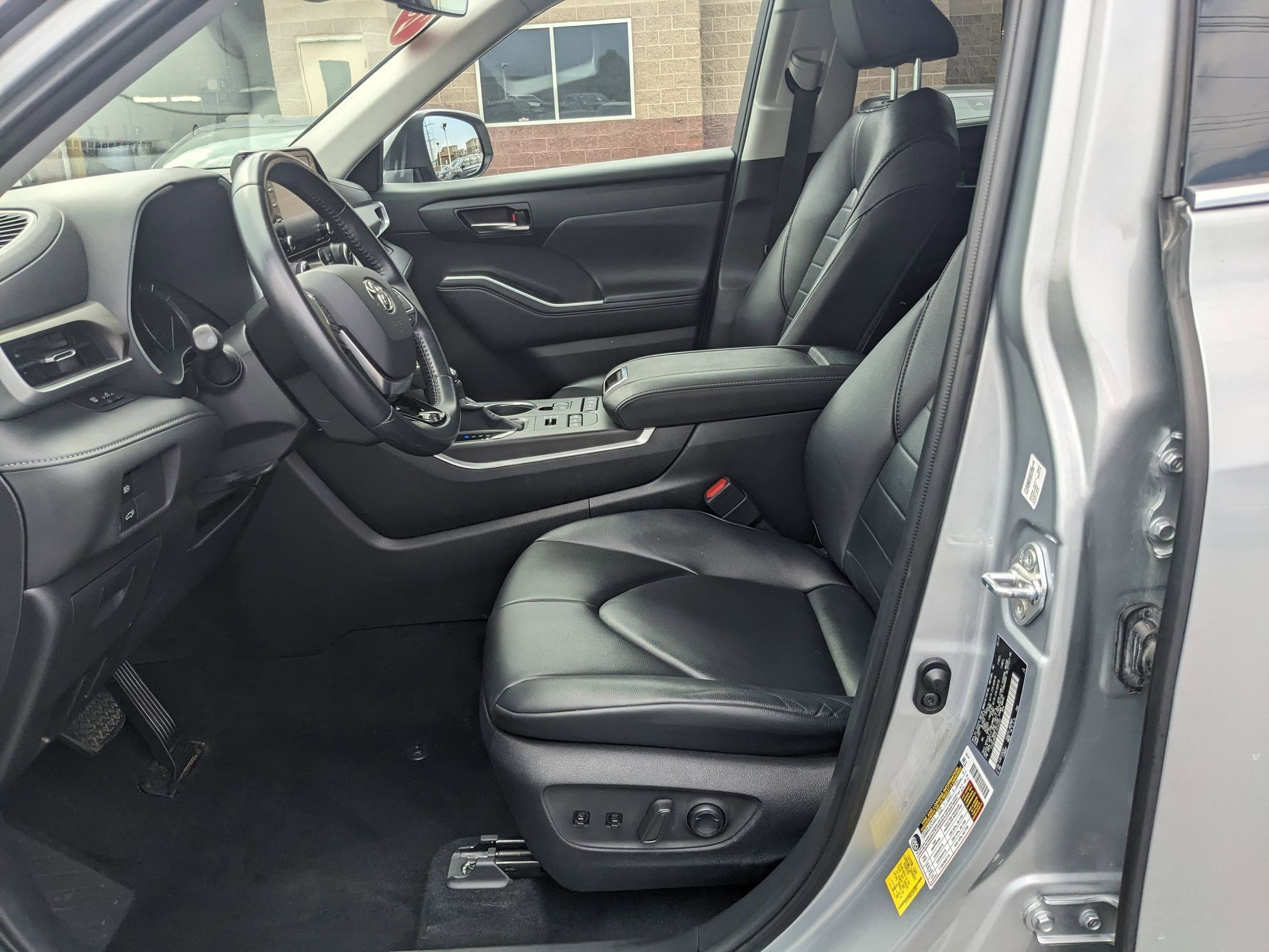 2020 Toyota Highlander XLE photo 12