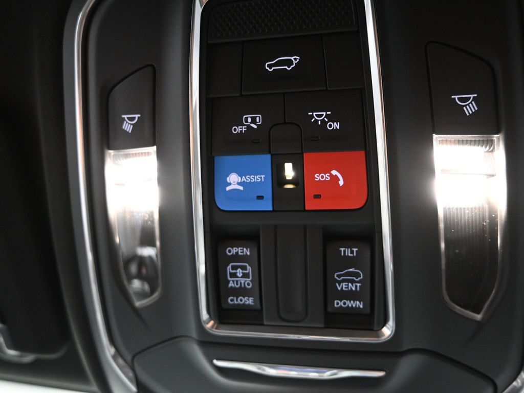 2025 Jeep Grand Cherokee Altitude X photo 13