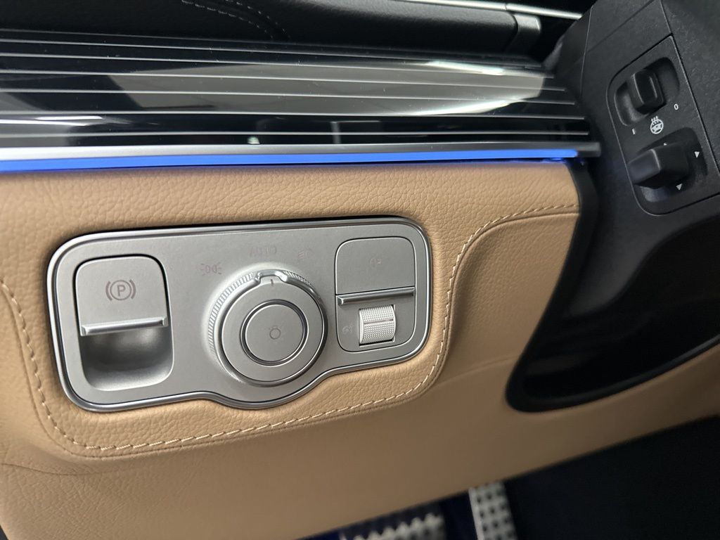 2026 Mercedes Benz GLS 580 4MATIC photo 17