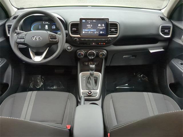 2025 Hyundai Venue SEL photo 15