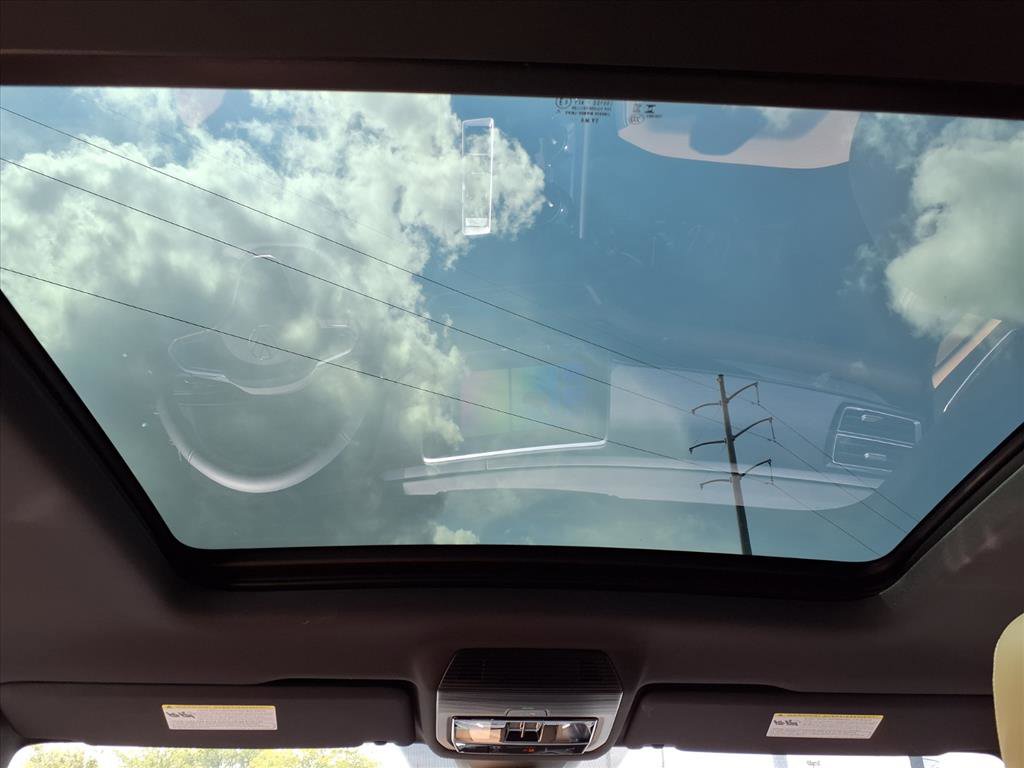 2026 Volkswagen Atlas Cross Sport SE Technology photo 3